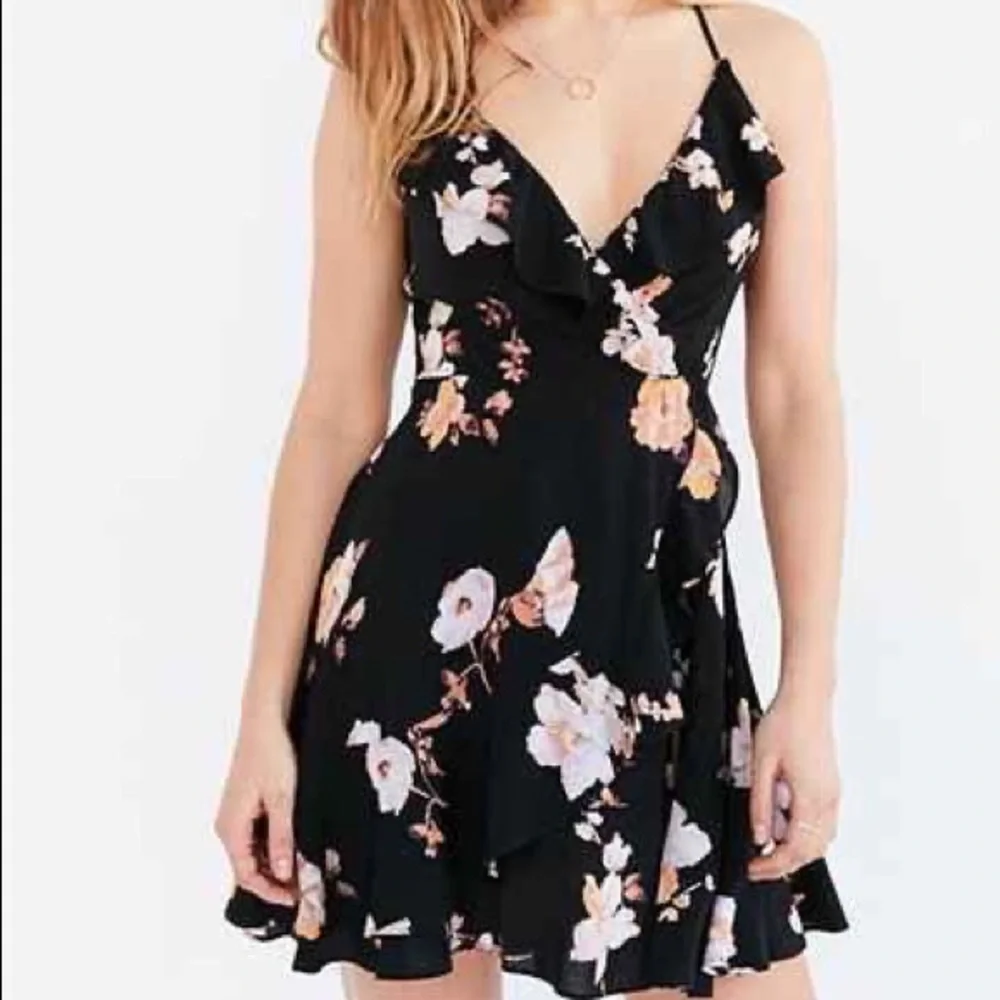 Forever21 Dress. Size- M - Picture 10 of 11